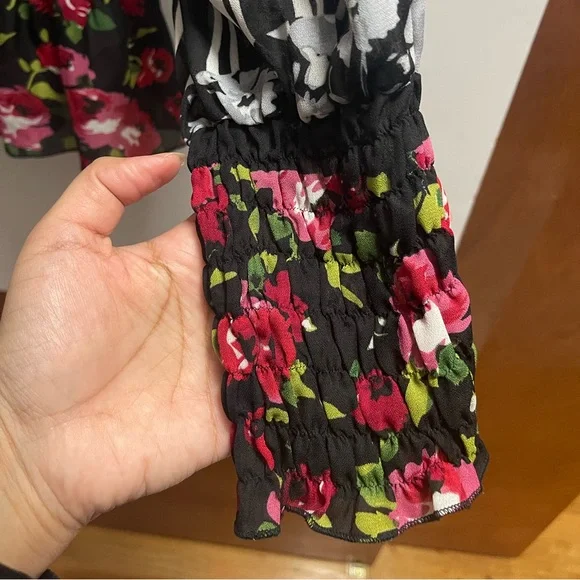 Black floral blouse. Black smocked top. Black floral top - Picture 4 of 7